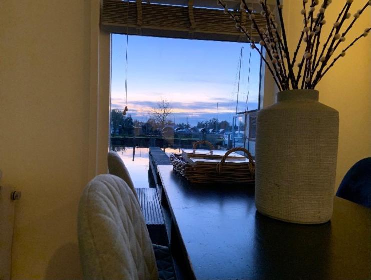 Quiet Waterloft Near Amsterdam And Schiphol Ws17 Hotel Aalsmeer Bagian luar foto